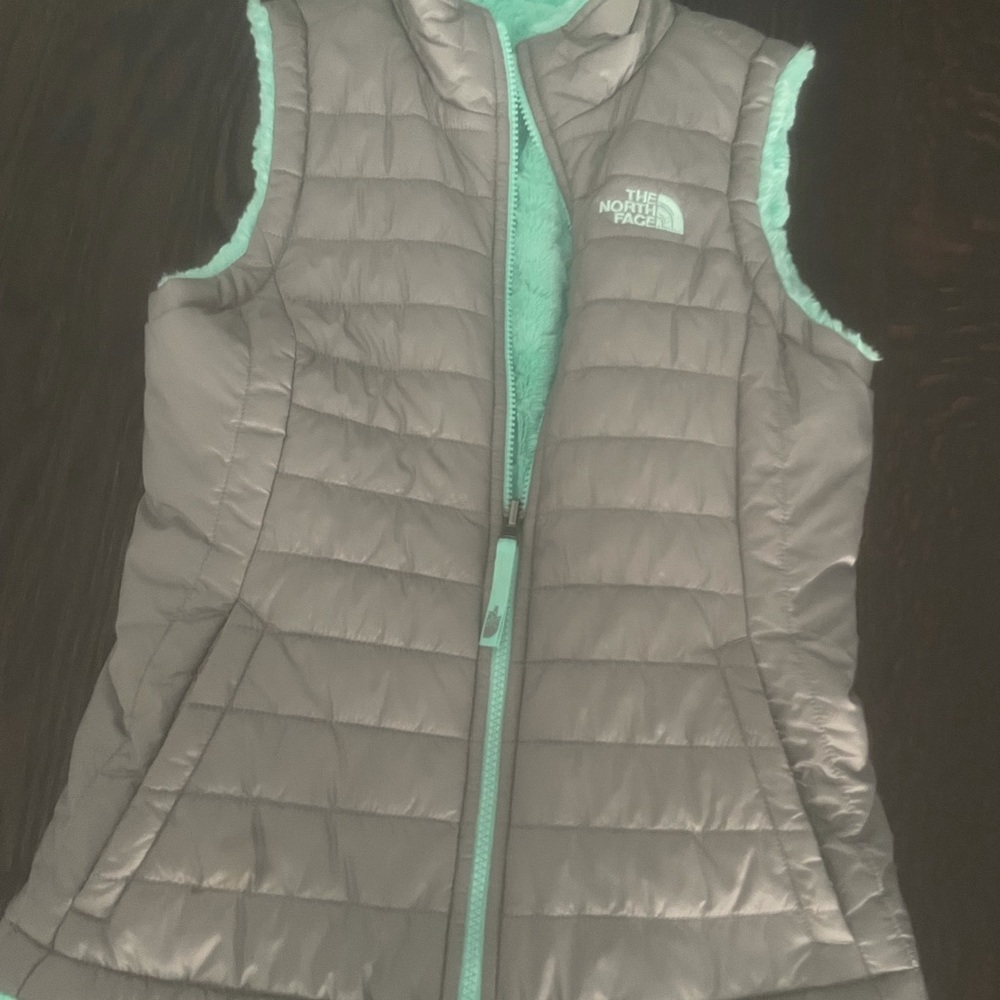 North Face Girls Reversible Vest size M 10/12
